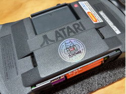 Atari Lynx 2 - Recapped and Modded with NiMh Charge Module, BennVenn IPS Screen and New Speaker