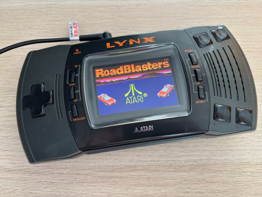 Atari Lynx 2 - Recapped and Modded with NiMh Charge Module, BennVenn IPS Screen and New Speaker
